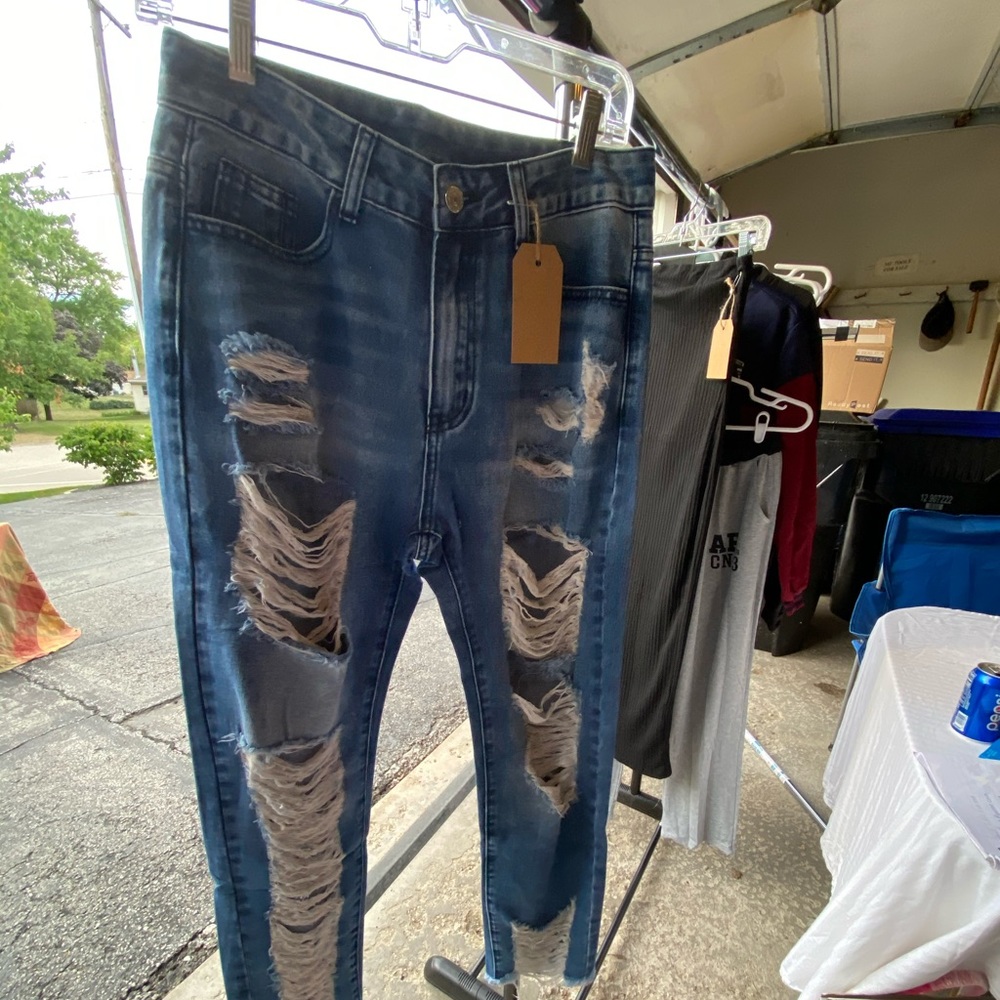 Stylish ripped cropped jeans M/L